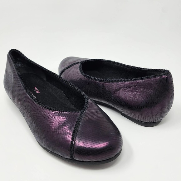 Munro Aurora Metallic Purple Snakeskin Texture Comfy Ballet Flats. EUC 6 - Picture 1 of 11
